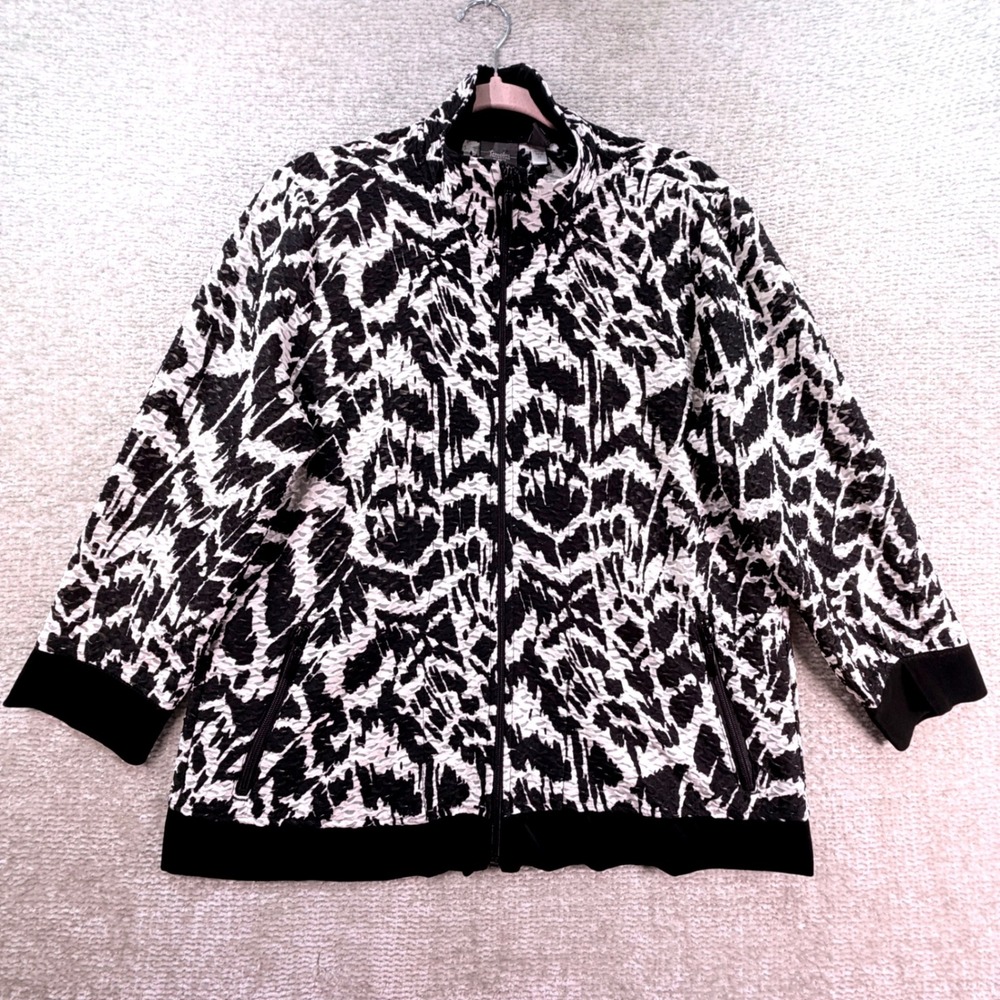 Chico's Travelers Jacket Textured Seersucker Size 2 Black White Abstract Zip Up